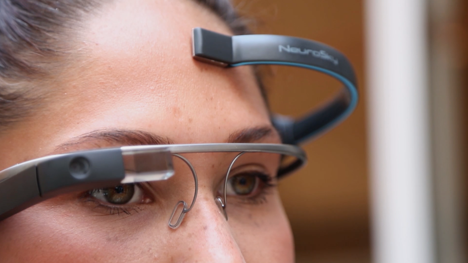 MindRDR A Google Glass App You Control With Your Thoughts